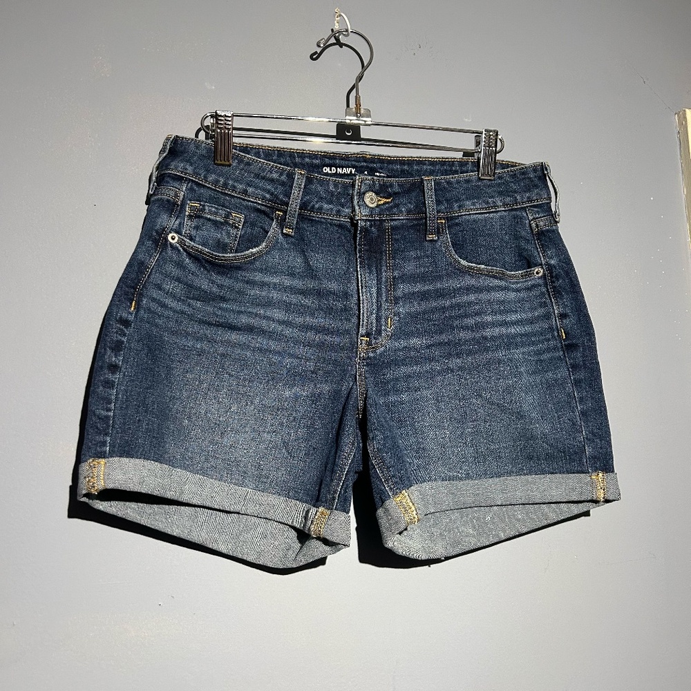Old Navy Size 4 Mid-Rise Shorts - Amazing Condition